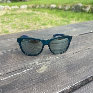 Costa Del Mar Blue ocearch sunglasses VLA 276OC